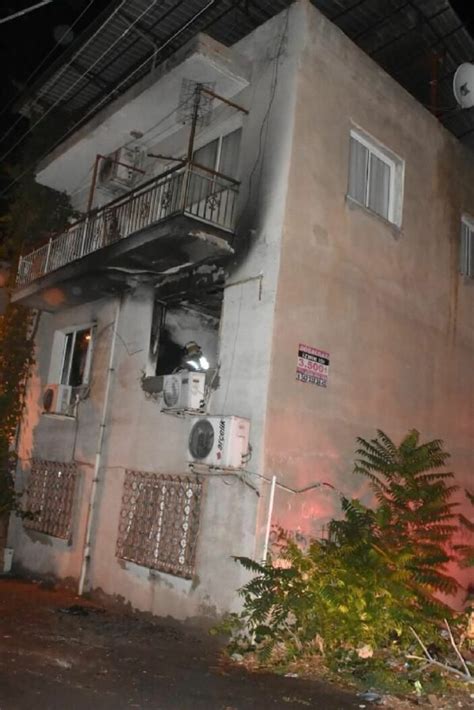 İ­z­m­i­r­­d­e­ ­b­u­z­d­o­l­a­b­ı­ ­p­a­t­l­a­d­ı­,­ ­e­v­ ­h­a­r­a­b­e­y­e­ ­d­ö­n­d­ü­:­ ­1­ ­y­a­r­a­l­ı­